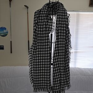 Black and White Houndstooth Women's Womens Scarf One Size (Jan #7)